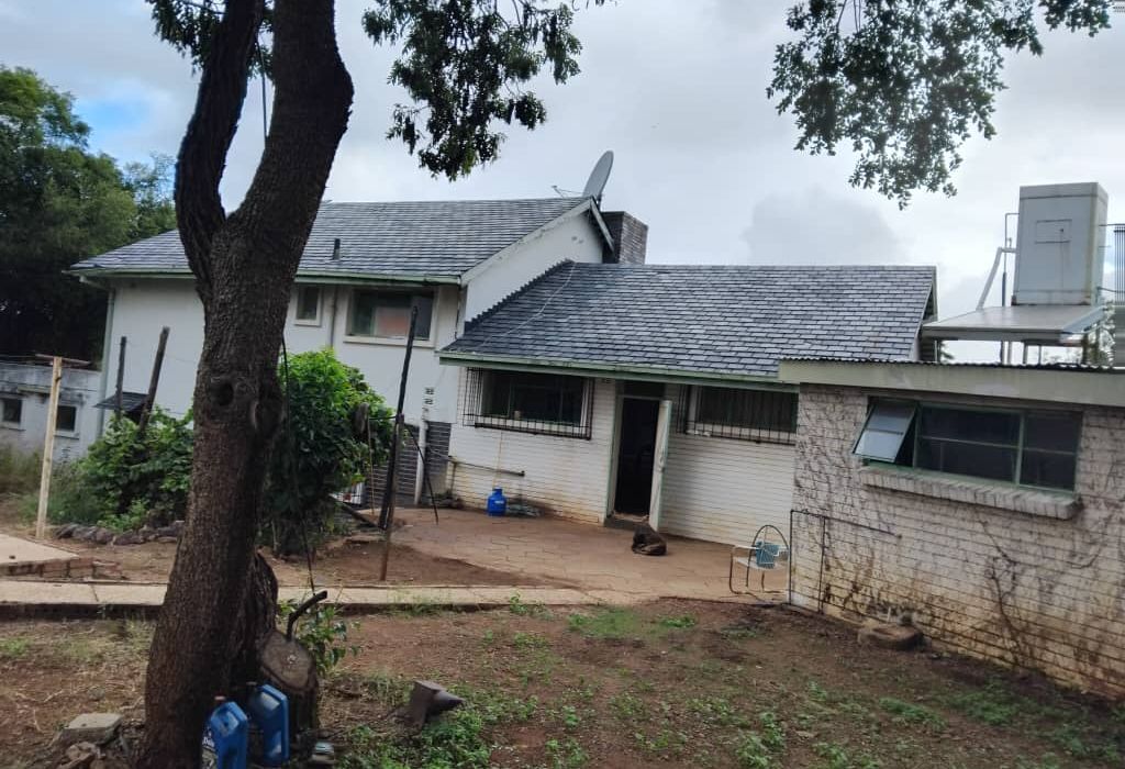 Double Storey with 5 Bedrooms for Sale in Sunninghill, Bulawayo 