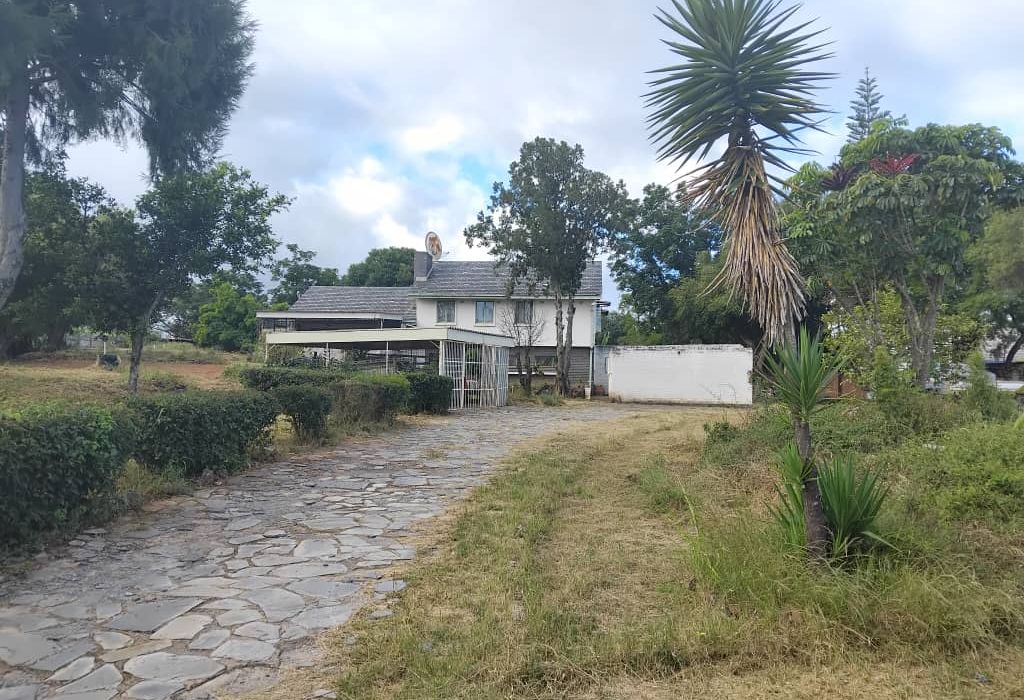 Double Storey with 5 Bedrooms for Sale in Sunninghill, Bulawayo 
