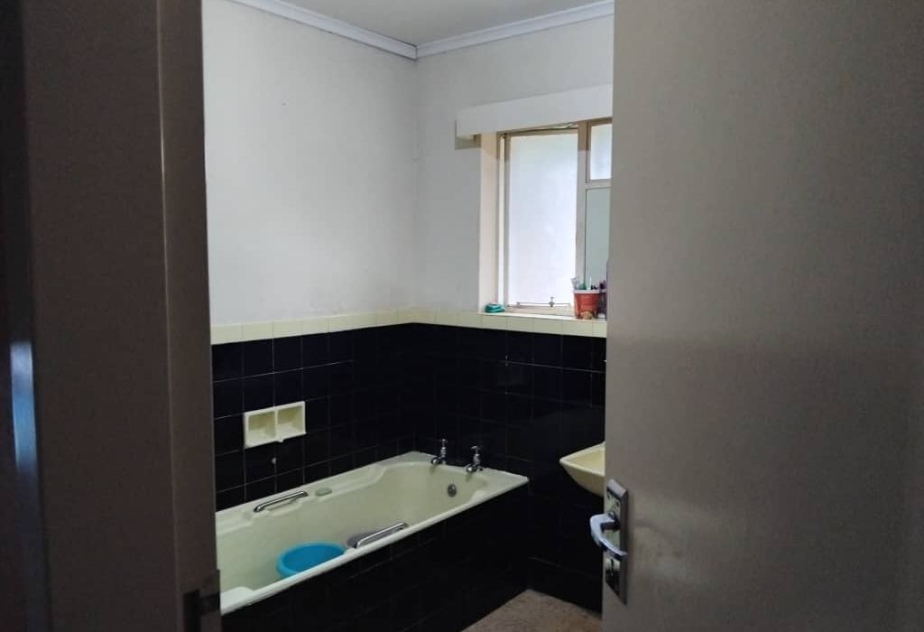 Double Storey with 5 Bedrooms for Sale in Sunninghill, Bulawayo 