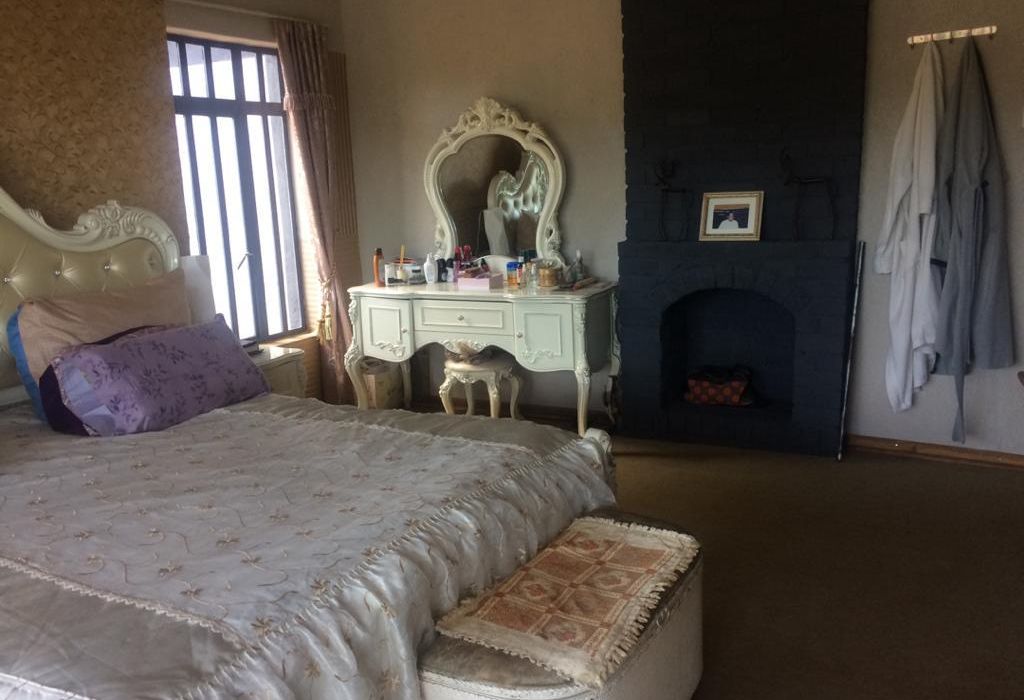 Elegant house for sale in Brookeview