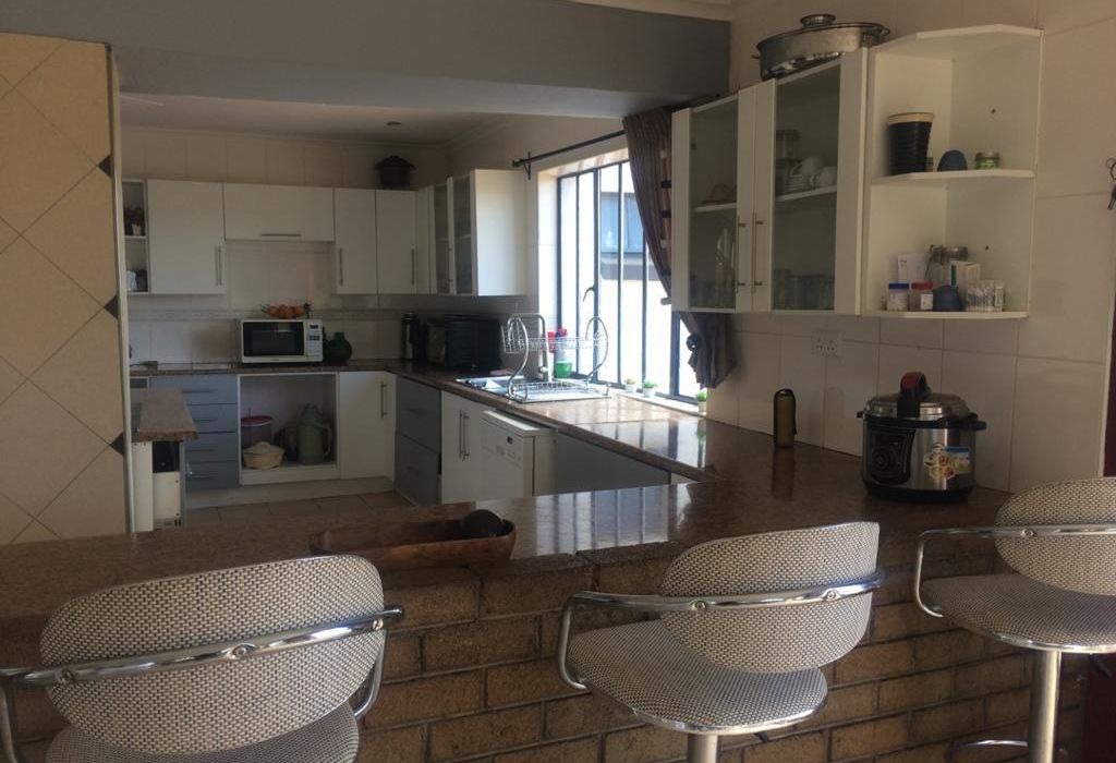 Elegant house for sale in Brookeview