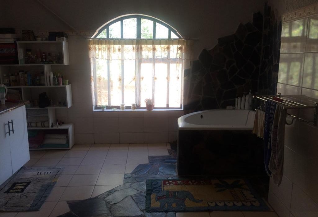Elegant house for sale in Brookeview