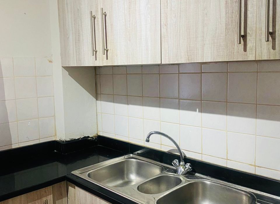 Flat to rent : Cnr 8th & Baines 
