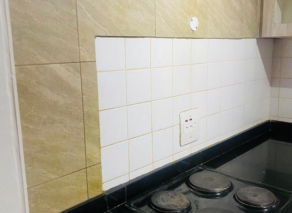 Flat to rent : Cnr 8th & Baines 