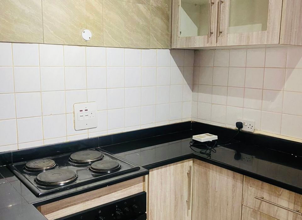 Flat to rent : Cnr 8th & Baines 