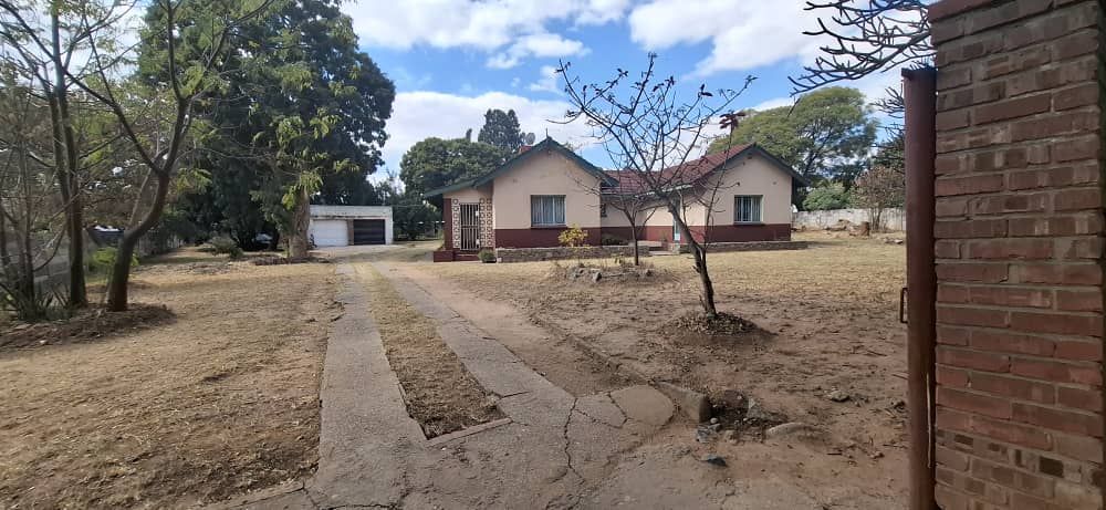 Four Bedroom House in Waterfalls, Midlands for Sale 