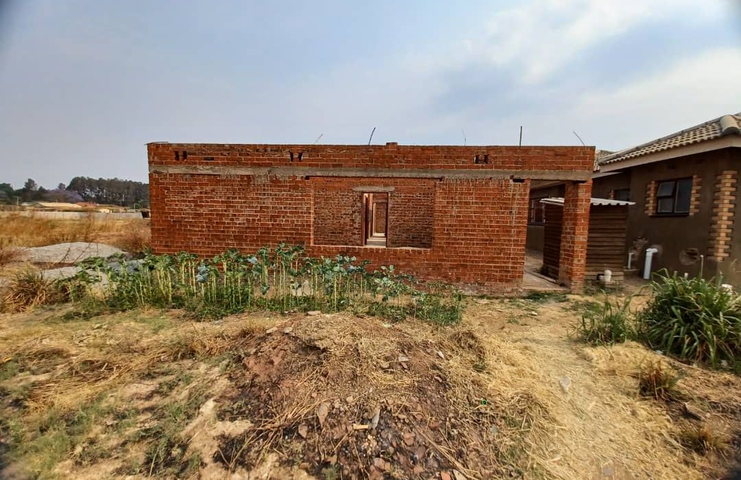 Incomplete 4 Bedroom House in Glaudina for Sale 