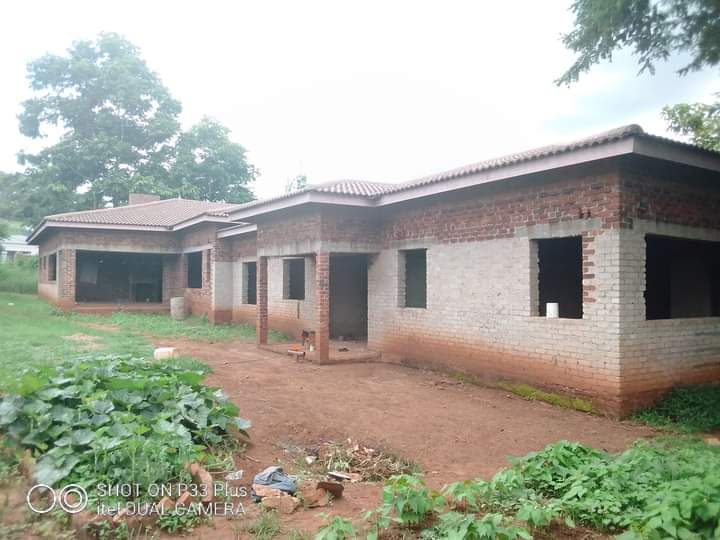 Incomplete 5 Bedroom House in Gletwin for Sale 