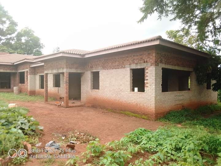 Incomplete 5 Bedroom House in Gletwin for Sale 
