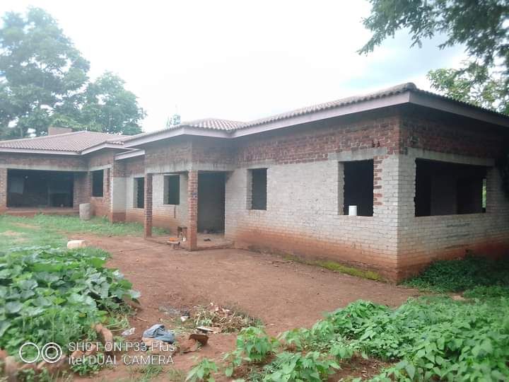 Incomplete 5 Bedroom House in Gletwin for Sale 