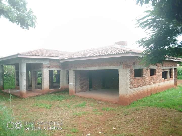Incomplete 5 Bedroom House in Gletwin for Sale 