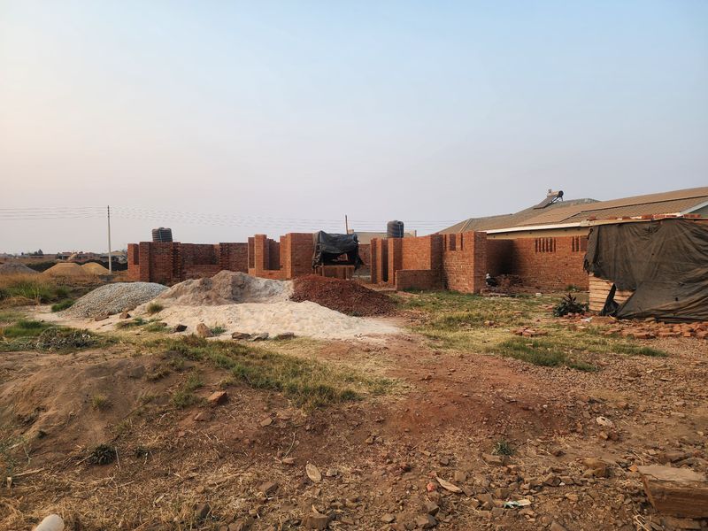 Incomplete House for Sale in Sandton Diamond Park 
