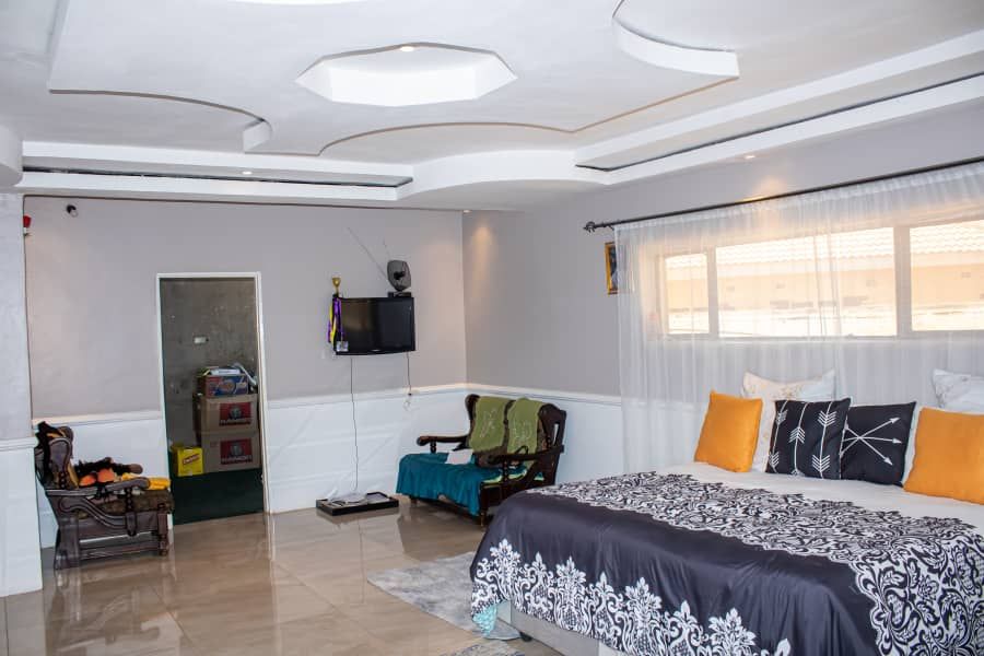 Modern Offering- Neat and Solid Home in Mainway Meadows