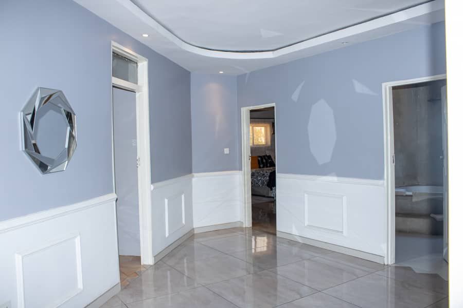 Modern Offering- Neat and Solid Home in Mainway Meadows