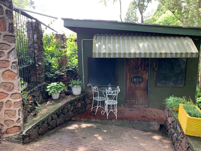 Neat Farmstyle Cottage On Hogerty Hill