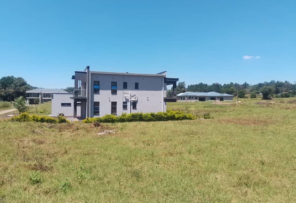 Quinnington Gated Community Stands 