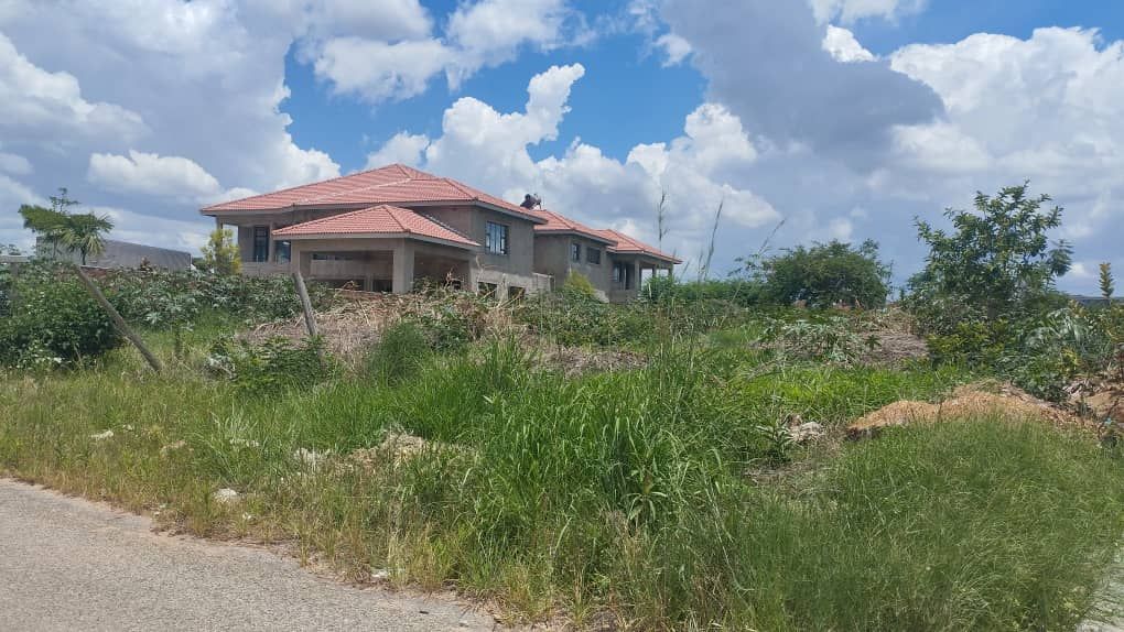 Residential Stand for Sale in Arlington Estate 