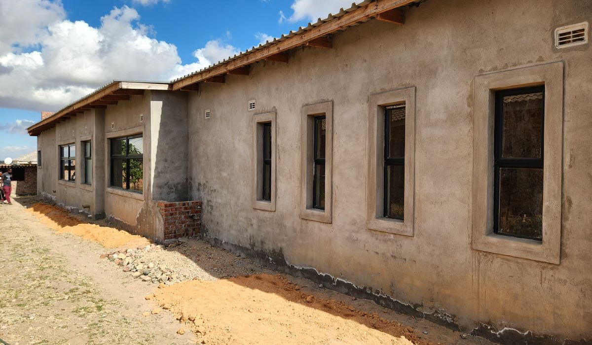 RUWA ROCKVIEW INCOMPLETE HOUSE: US$90 000