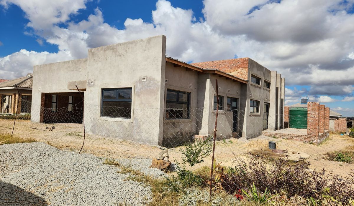 RUWA ROCKVIEW INCOMPLETE HOUSE: US$90 000