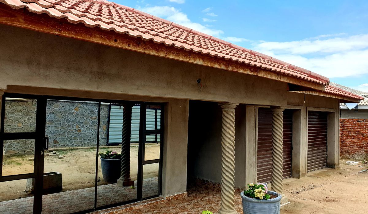 Spacious House Up For Sale in Zimre Park!!!!!!! (Sole Mandate)