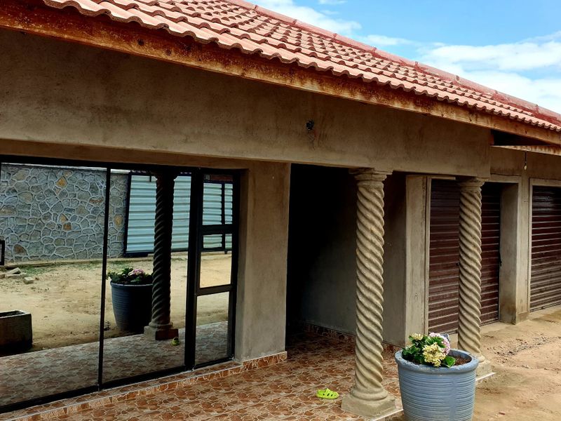 Spacious House Up For Sale in Zimre Park!!!!!!! (Sole Mandate)