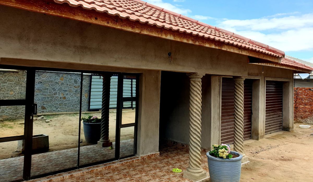 Spacious House Up For Sale in Zimre Park!!!!!!! (Sole Mandate)