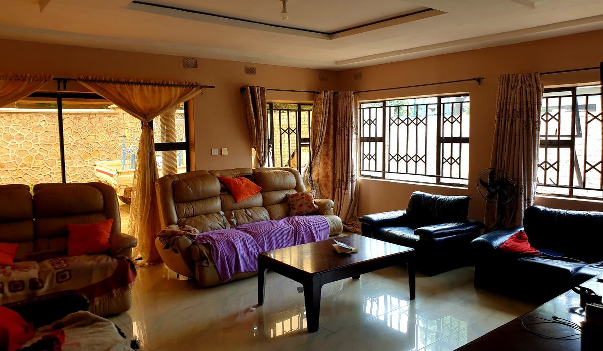 Spacious House Up For Sale in Zimre Park!!!!!!! (Sole Mandate)