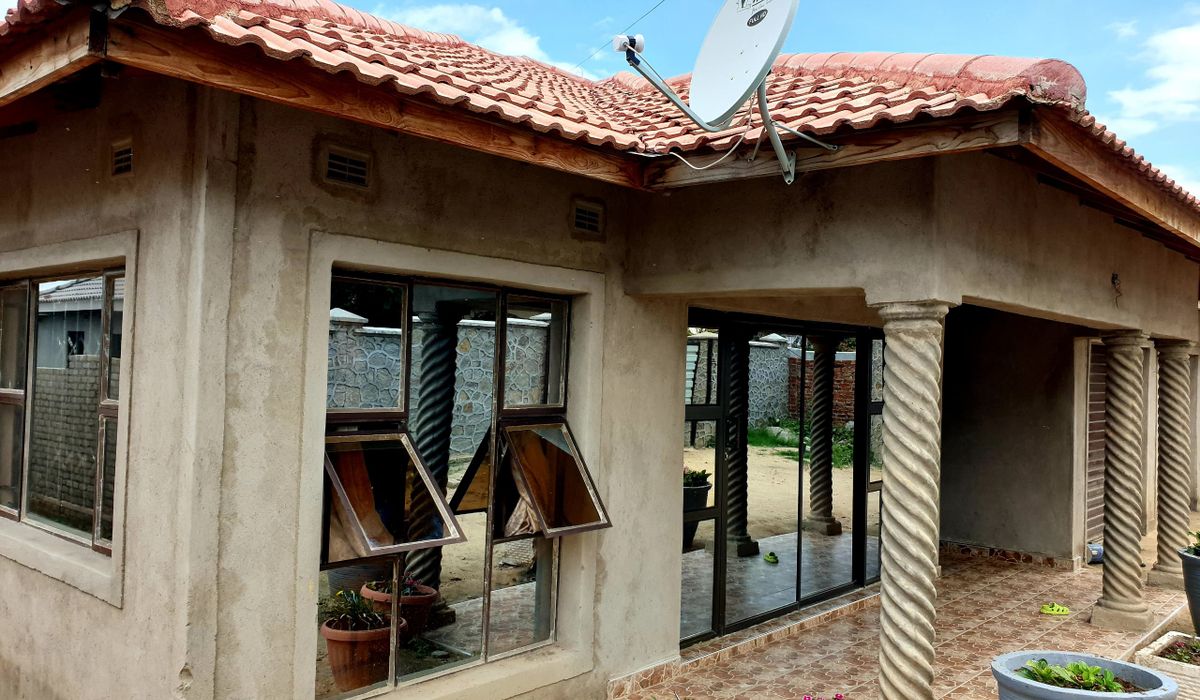 Spacious House Up For Sale in Zimre Park!!!!!!! (Sole Mandate)