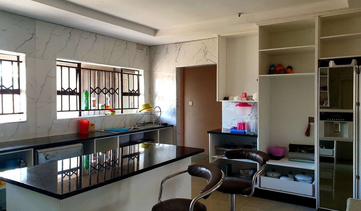 Spacious House Up For Sale in Zimre Park!!!!!!! (Sole Mandate)