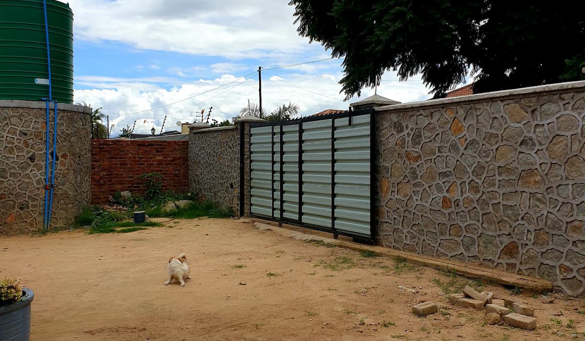Spacious House Up For Sale in Zimre Park!!!!!!! (Sole Mandate)