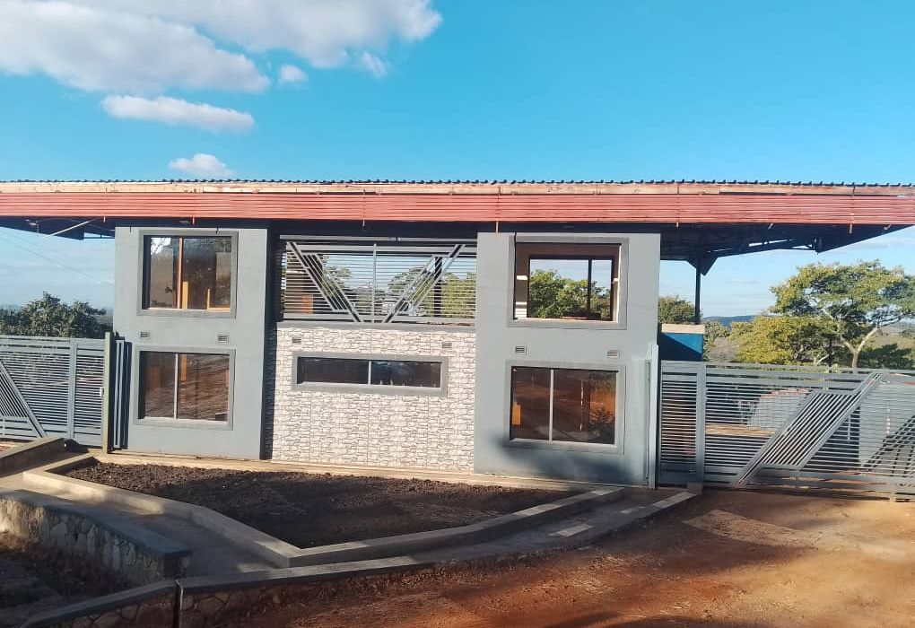 Stand for Sale in Glen Lorne 