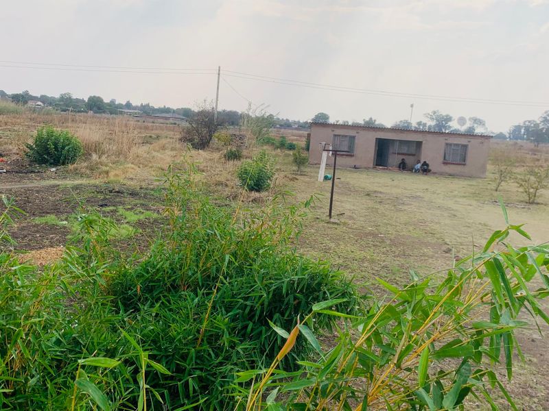 Stand for Sale in Lochinvar , featuring a temporary staff cottage
