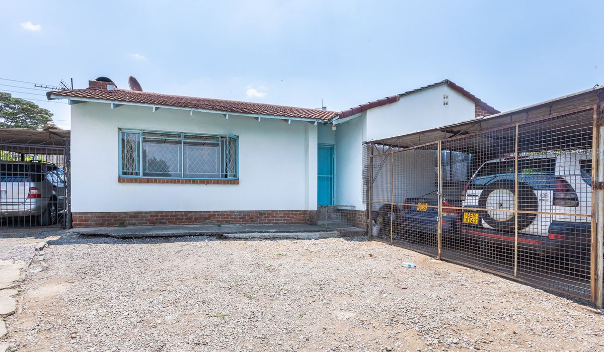 Three bedroomed house for sale in Houghton Park