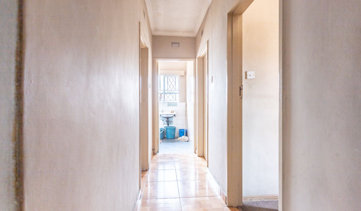 Three bedroomed house for sale in Houghton Park