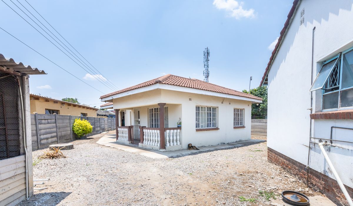 Three bedroomed house for sale in Houghton Park